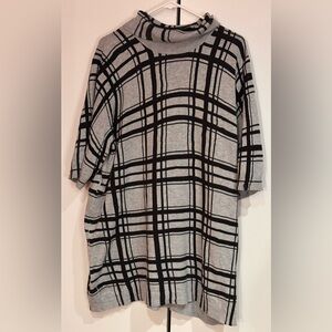 Lane Bryant Short Sleeved  Gray and Black Knit Sweater. Size 26/28